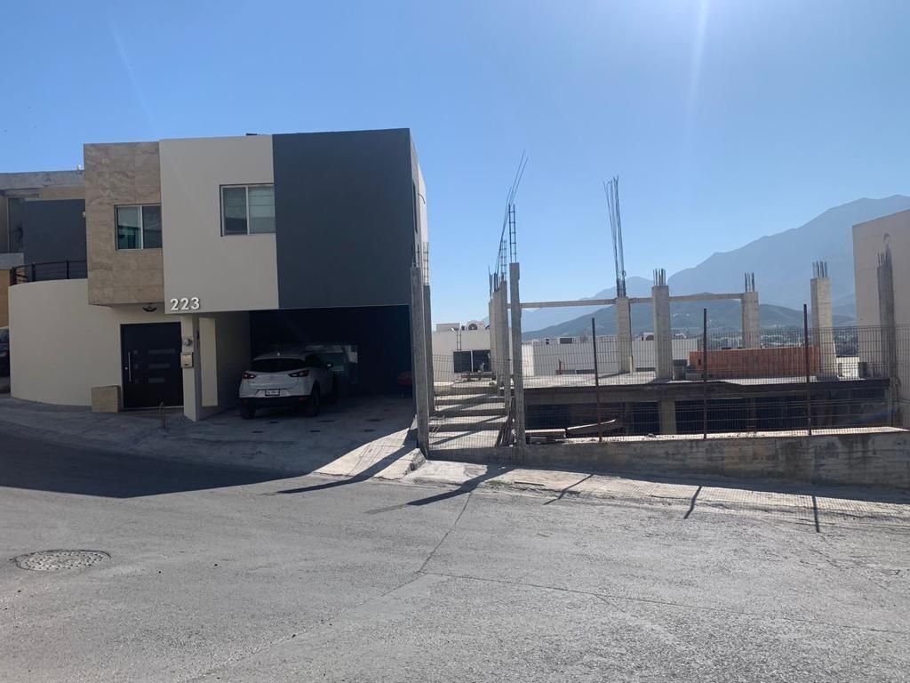 CASA EN VENTA EN CONTRY SUR