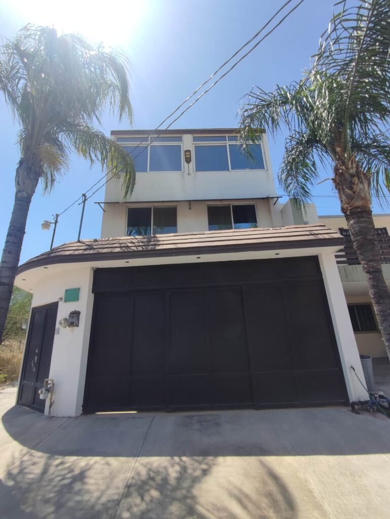 CASA EN VENTA EN REAL DE CUMBRES